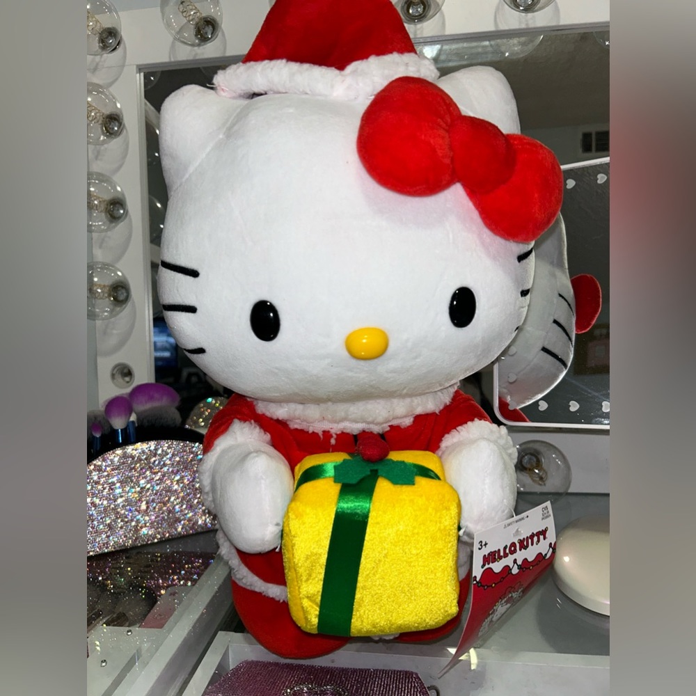 Hello Kitty Christmas Greeter